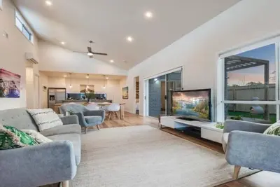 Image de Close to the Coast & Gmhba stadium Belmont