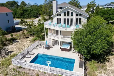 Whalehead with a Pool!