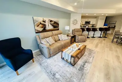 Image de Central Location, Pool Access & Breathtaking Views