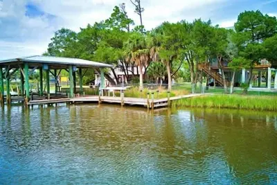 Image de Tagged- Out Canal Front, Dock, 3 bedroom 2 bath w/