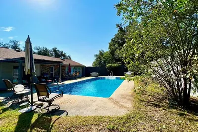 Image de Pool fun \/ Booking Fast for Spring Break \/ Walk to the Beach