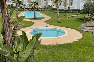 Image de Superbe Appartement avec grande piscine, Ă 5 minutes de la plage!