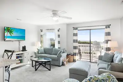 Image de Pebble Beach C-203, Almost Oceanfront Condo in Emerald Isle, Nc!
