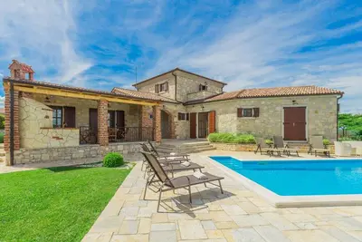 Image de Villa Baldasera in Vižinada with private pool for rent. Ideal for up to 8 people.
