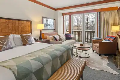 Image de Spruce Peak Studio overlooking Village Ski In/Ski Out. Breweries, Mtb, Hiking