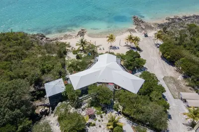 Image de Grotto Bay for 6: 2br Villa in the Bahamas w\/ Private Beach