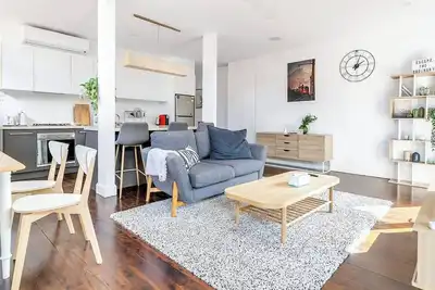 Image de Made in Sydney Chic Shop Conversion with Courtyard