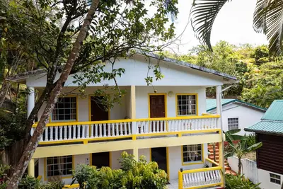 Image de Peaceful apartment in Marigot bay 2 mins walk to the beach