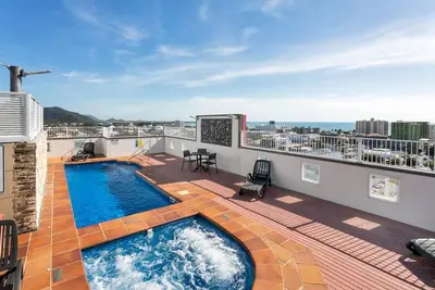Image de Easy Coastal Living in Cairns with Rooftop Pool