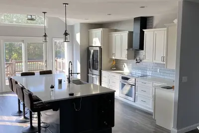 Image de 3-Acre Retreat with Tesla Charger - 10min to downtown