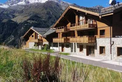Image de Vue imprenable sur les montagnes dans résidence haut de gamme