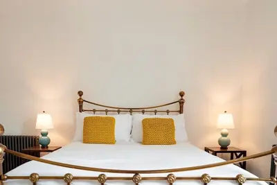 Image de Stylish Retreat Inside City Walls
