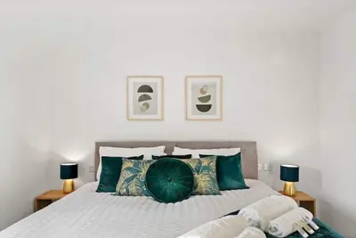 Image de Townhouse in Dartford sleeps 8 with free parking