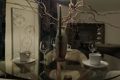 Image de Quiet, whimsical country apartment with a private deck. Pets welcome.