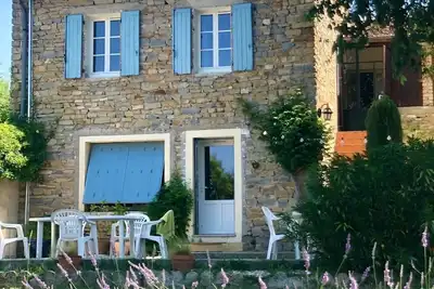 Image de Traumhaus mit Pool und Blick auf Weinfeld