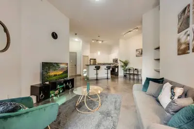 Image de Stylish 2br I Pool I Gym I Free Parking I Workspace