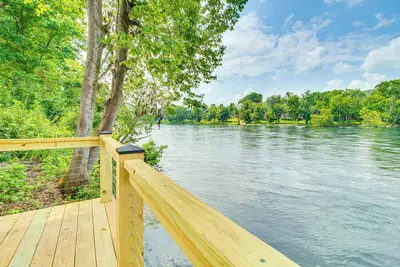 Image de Flippin Home w\/ Deck & Grill: Steps to White River