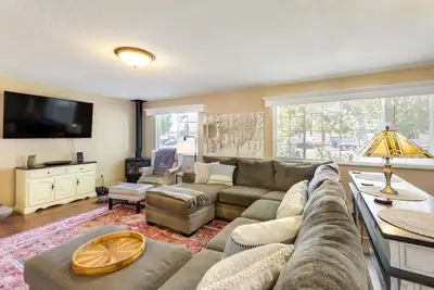 Image de Hot Tub & Fire Pit: Serene Clifton Retreat!