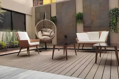 Image de Modern Meets Metal: Industrial Elegance Defined in Every Corner's Craft. \n