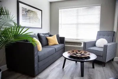 Image de Affordable and Lively Austin Living.