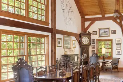 Image de Escape to Serene Elegance: Hilltop Farmhouse with Tranquil Views & Adventures.