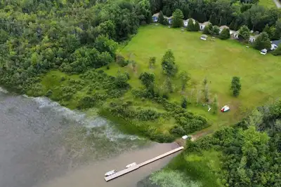 Image de Staying by the Lakeside Cottages