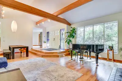 Image de Contemporary Portland Retreat w/ Forest Views