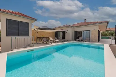 Villa Paloma with pool