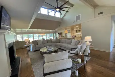 Image de Newly Renovated! Cozy 3 Bed 3 Bath on Red Apple Golf Course