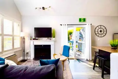 Image de Ski in&out 2 Bedroom, 2 level chalet w/Hot Tub, Pool, and Mountain Views @ Blue!