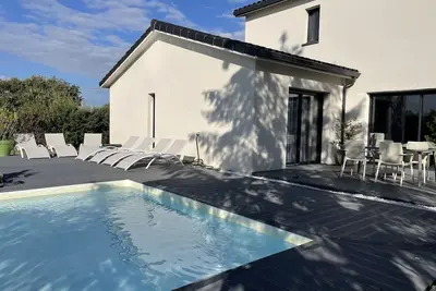 Image de Grande villa avec piscine et spa