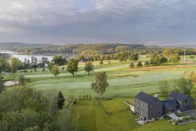 Image de Luxury New 6-Bedroom Modern Farmhouse with Hot tub, nr Golf, Ski, Copake Lake