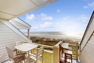 Image de Snowbird friendly top-floor condo with high-speed internet, ocean view balcony