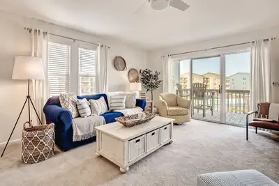 Image de Beach condo with amazing views, beach access, & pool - close to town