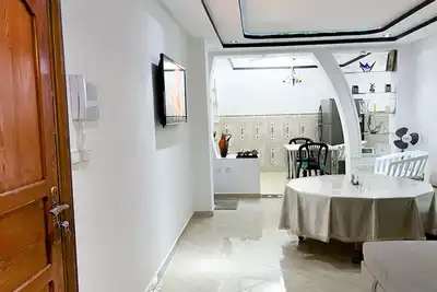 Image de Nice, Clean & Close to Beaches and City Center