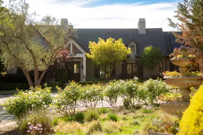 Image de Luxury Sonoma County wine country retreat just 10 minutes from Healdsburg.