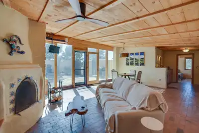 Image de Santa Fe Vacation Rental w/ Patios & Pool Access!