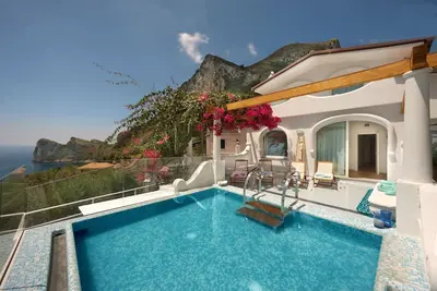 Image de Villa à Nerano avec 5 chambres à coucher, 10 couchages