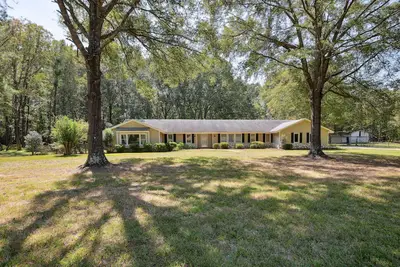 Image de Nature’s Care: Home w\/ Pond, 16 Mi to Memphis!