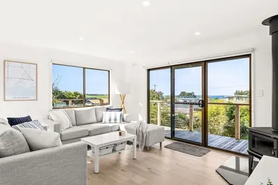 Image de Waikiki Beach House in Smiths Beach the perfect beachside getaway for the family.