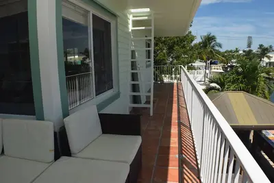 Image de Beautiful vacation home by the ocean to have fun with family and friends.
