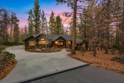 Image de Big Bear Villa - Walk to Lake & Village, Hot Tub, Jet Tub, Outdoor Shower