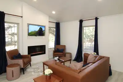 Image de Five cabins on one property, Fire Pit, Free Sledding, Bbq, A/C
