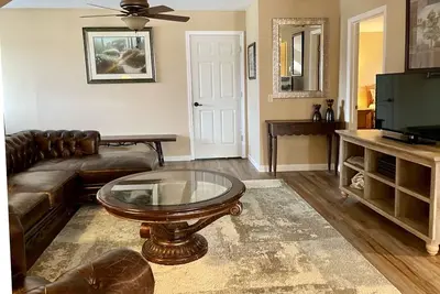 Image de Cozy Upscale Lake Norman Home. Modern & Spacious.