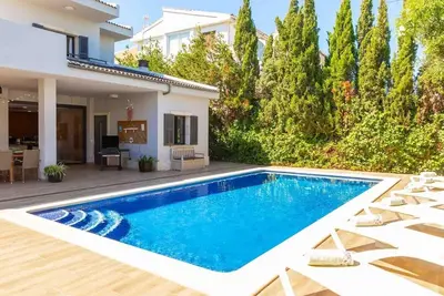 Image de Beautiful villa with pool and near the sea, for 12 people.