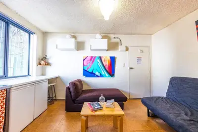 Image de The Reid Simple Artsy Studio by Rose St Markets