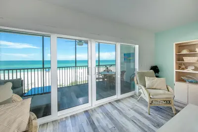 Image de Beach Front 2 Bedroom 2 Bath Condo