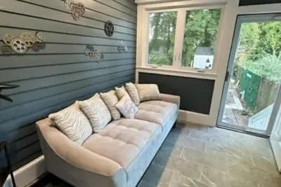 Image de Renovated Historic Home near Mb Stadium. \n\n