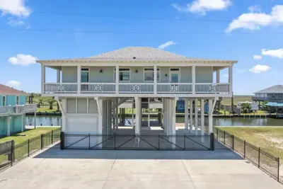 Image de Welcome to your waterfront bliss!