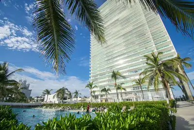 Image de Mazatlan Ultimate Beachfront Luxury: Peninsula Tower Retreat - Perfect Getaway